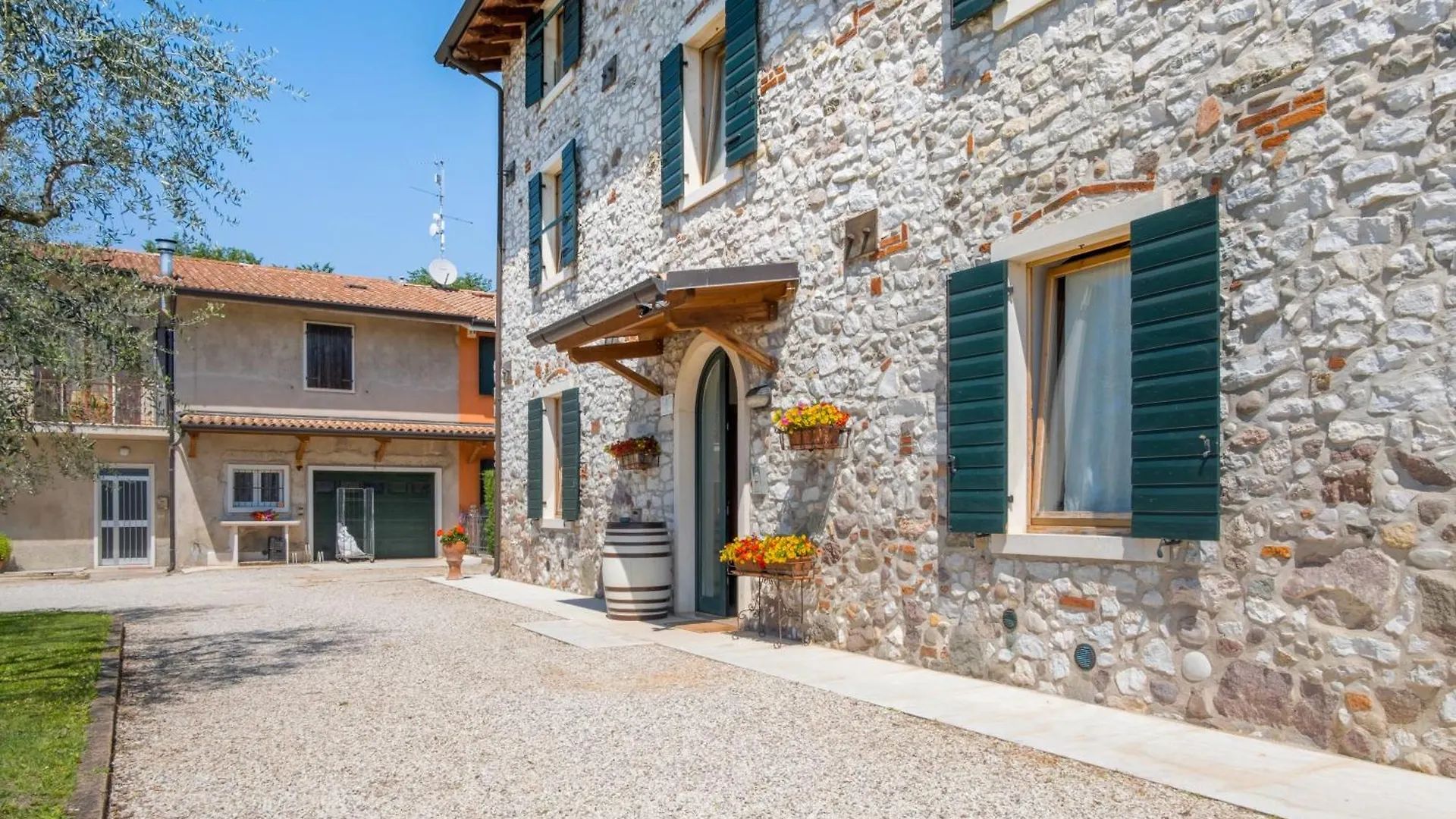 Apartment Agriturismo Le Ginestre Lazise Italy